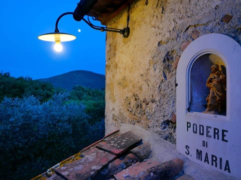 Charmantes Ferienhaus in Ciciano mit Grill, Gart