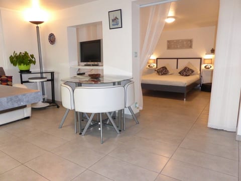 Wohnung "Les Platanes" mit Jacuzzi