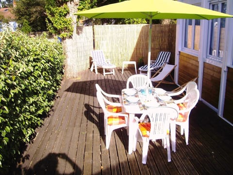 mit Terrasse