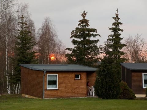 mit Terrasse