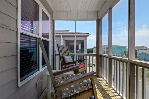 OCEANVIEW/3 MIN WALK TO BEACH, LINENS, KID READY
