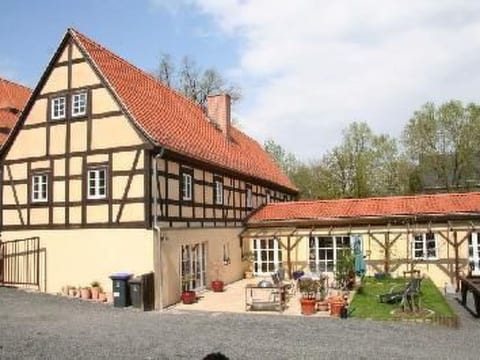 Wohnung mit Terrasse im sanierten Fachwerkhof