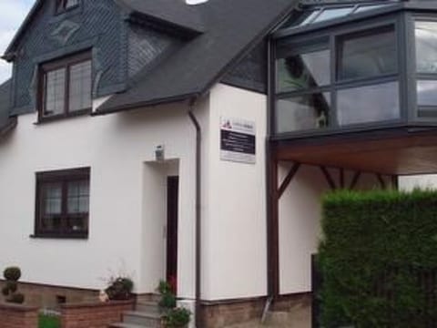Helle Wohnung in Frankenhain mit Grill