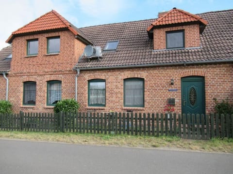 Gemütliches Ferienhaus mit Terrasse und Grill