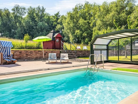 Geräumige Ferienvilla Jenny am Strand mit Pool