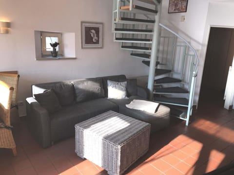 in Zandt mit Garten, Terrasse und Grill
