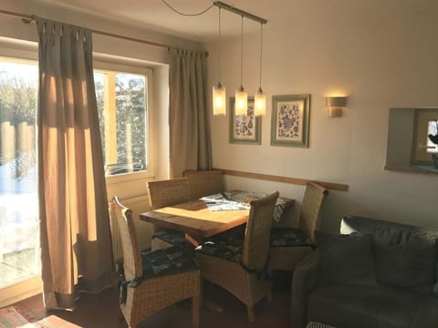 in Zandt mit Garten, Terrasse und Grill