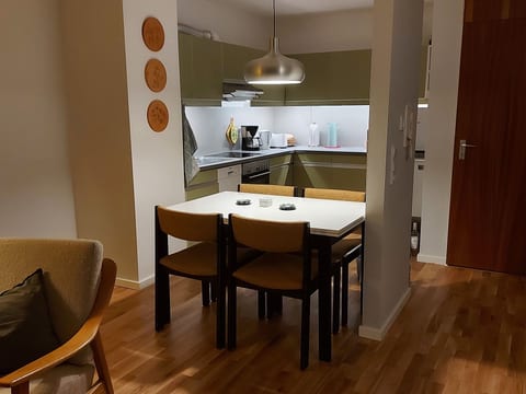 Große Wohnung in Gleislhof mit Möbliertem Balkon
