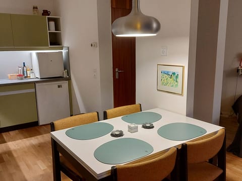 Große Wohnung in Gleislhof mit Möbliertem Balkon