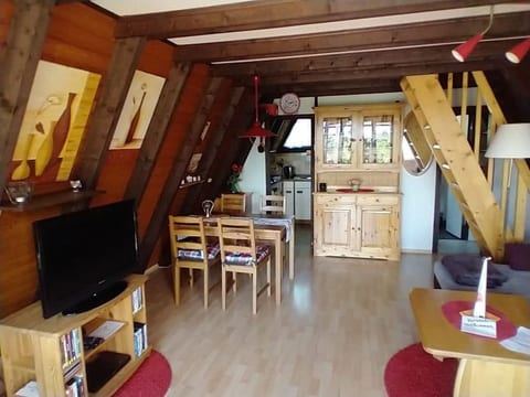 Haus am See mit Fasssauna, Liegewiese und Grill