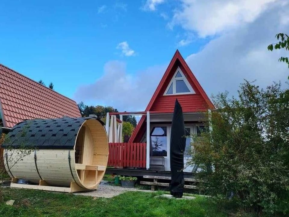 Haus am See mit Fasssauna, Liegewiese und Grill - Waldkirchen