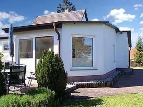 Modern ausgestattetes Ferienhaus mit Terrasse