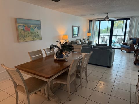 Bird of Paradise: Oceanfront Condo 3 BR, 2 BA with Heated Pool