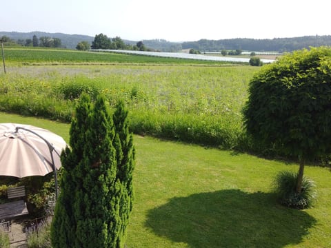 Appartement in Beuren mit Terrasse und Grill