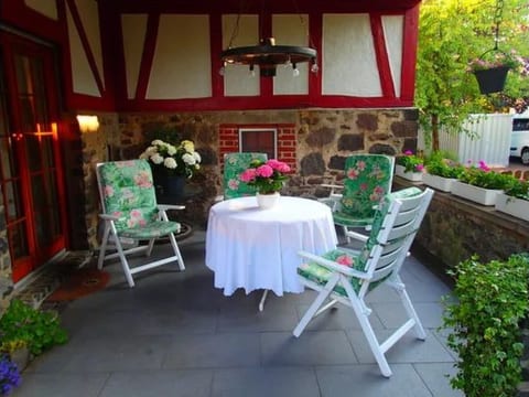 in Bernsfeld mit großem Garten