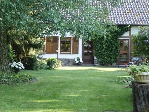 in Bernsfeld mit großem Garten