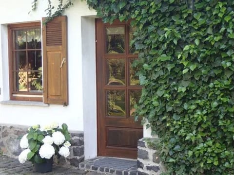 in Bernsfeld mit großem Garten