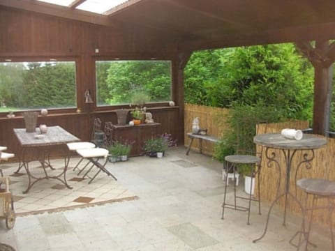 Große, hundefreundliche Ferienwohnung mit großer Terrasse in Flussnähe