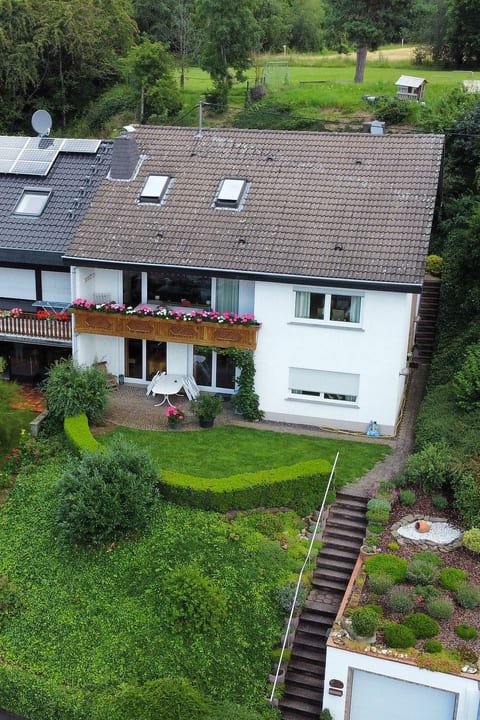 Schöne Ferienwohnung mit Großer Terrasse