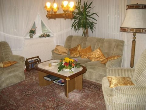 Große Ferienwohnung mit Balkon und Garten