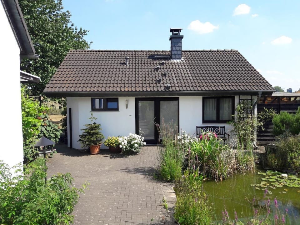 Pequeña casa de vacaciones en Hermülheim con jardín - Hürth
