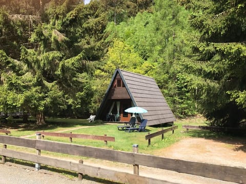 Tolles Ferienhaus mit Garten, Grill und Parkplatz