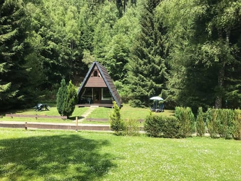 mit Garten, Grill und Terrasse