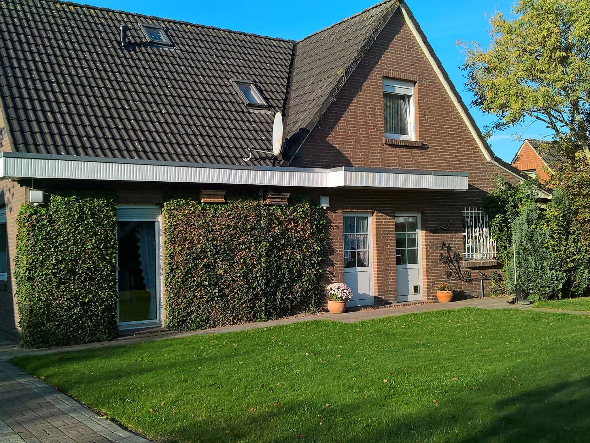 mit Garten und Gartenhaus