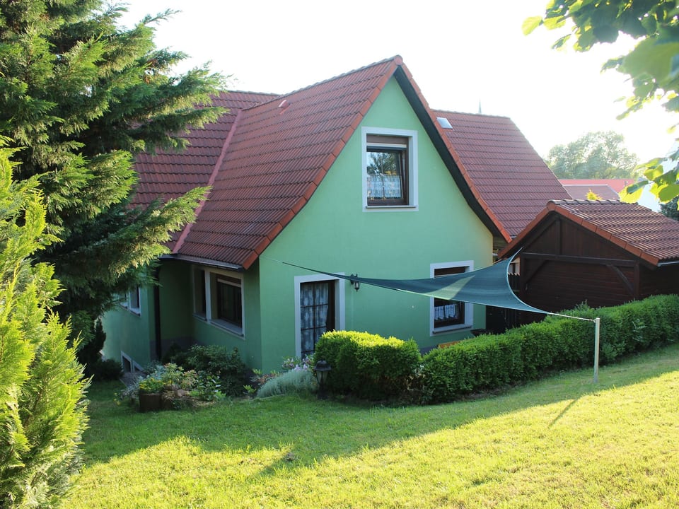 Geräumige Ferienwohnung mit Terrasse, in günstiger zentraler Lage in der Oberla - Elstra