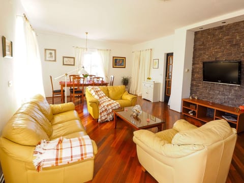 Villa "Antonija" mit Garten, Grill und Terrasse