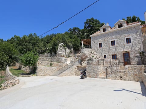 Astonoshing Villa Stone mit beheiztem Pool in Mlini