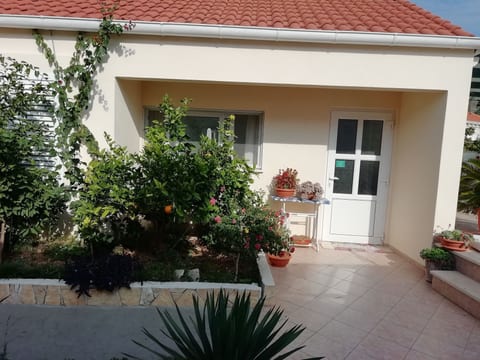 Appartement Lidija mit Terrasse und Meerblick