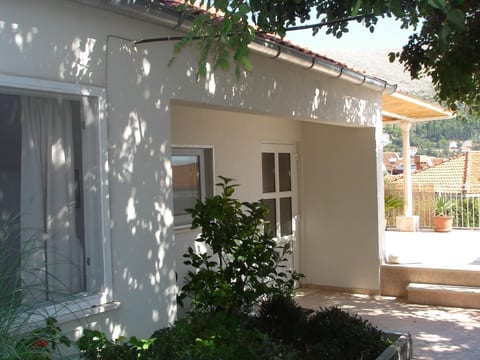 Appartement Lidija mit Terrasse und Meerblick