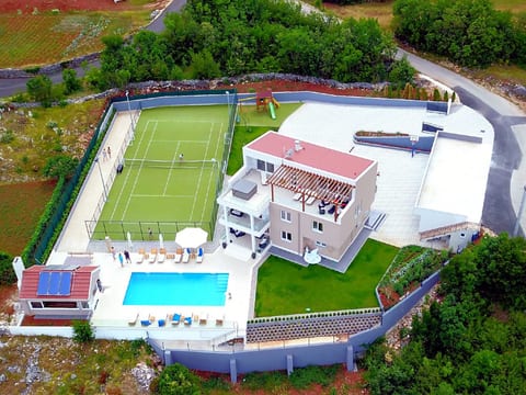 Großes Haus in Lokvičići mit privatem Pool
