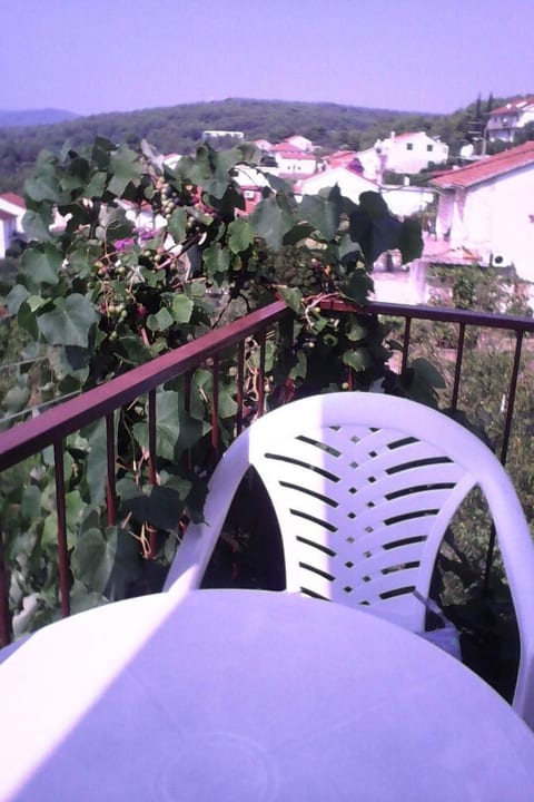 Schöne Ferienwohnung in Jelsa mit Schönem Balkon