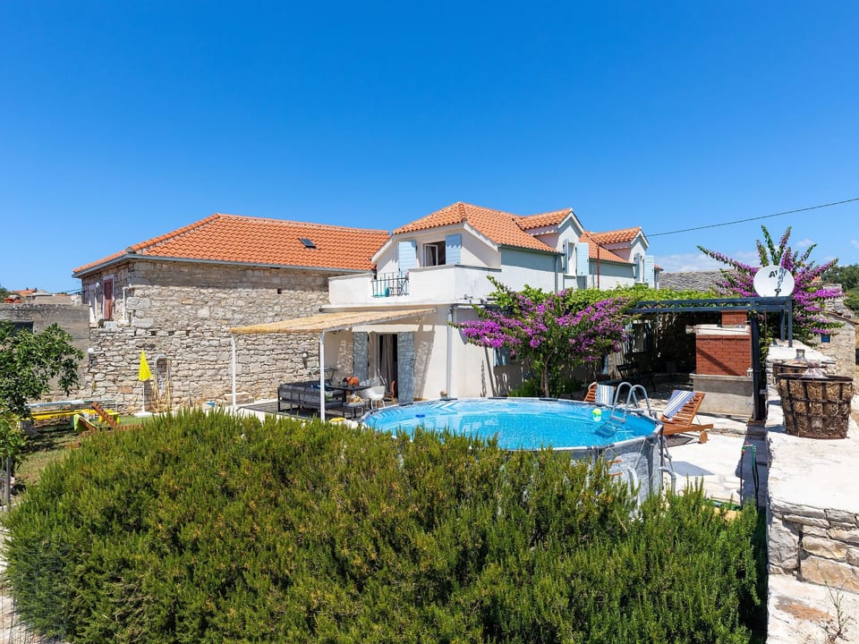 Ruhige Villa mit weitläufigem Garten, ideal für Familien mit Kindern - Donje Selo