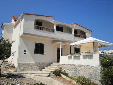 Appartement mit Terrasse