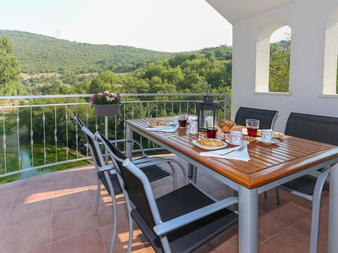 Schönes Ferienhaus in Grab mit Privatparkplatz und Bergblick