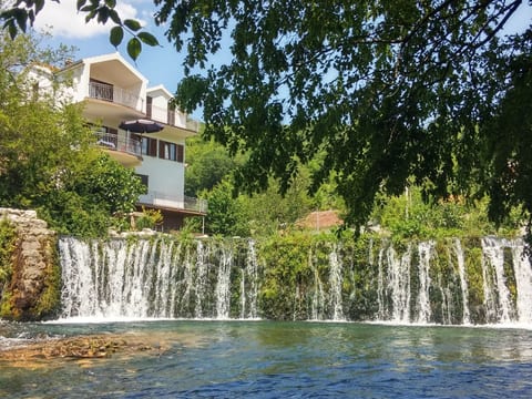 Schönes Ferienhaus in Grab mit Privatparkplatz und Bergblick