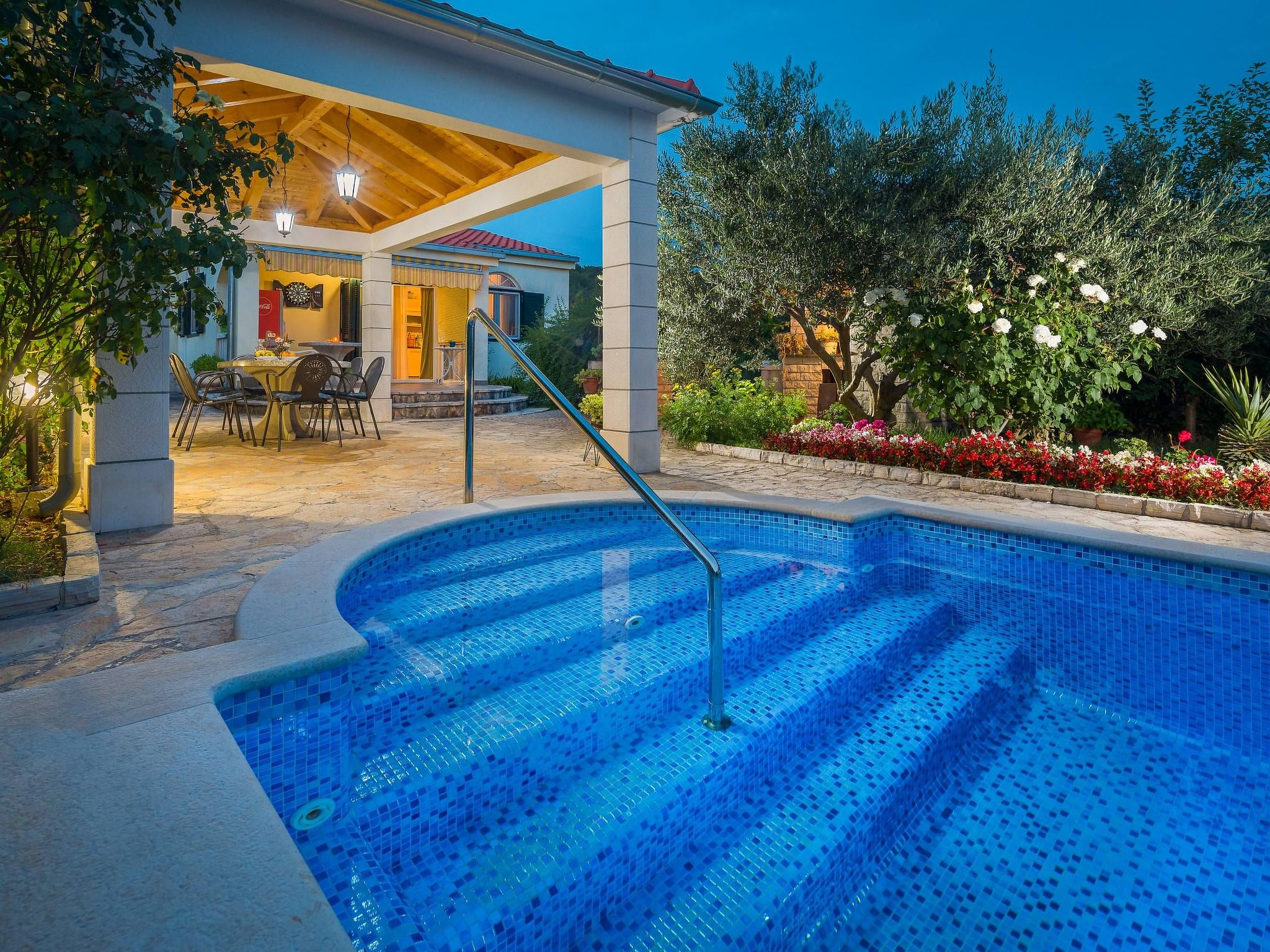 Kleine moderne Traumvilla