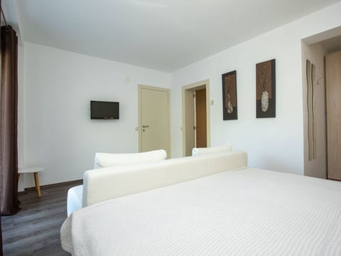 Appartement in Duće mit Großem Balkon