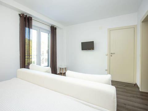 Appartement in Duće mit Großem Balkon