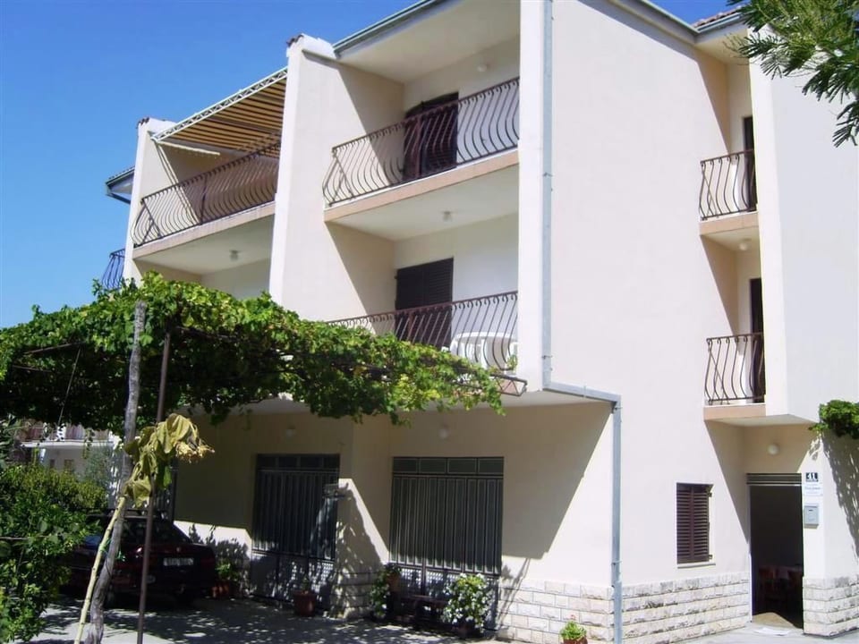 Grande appartement à Podstrana avec barbecue et terrasse - Podstrana