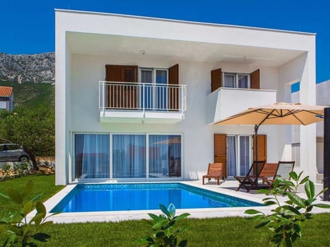 Elegante Villa Grace mit Pool