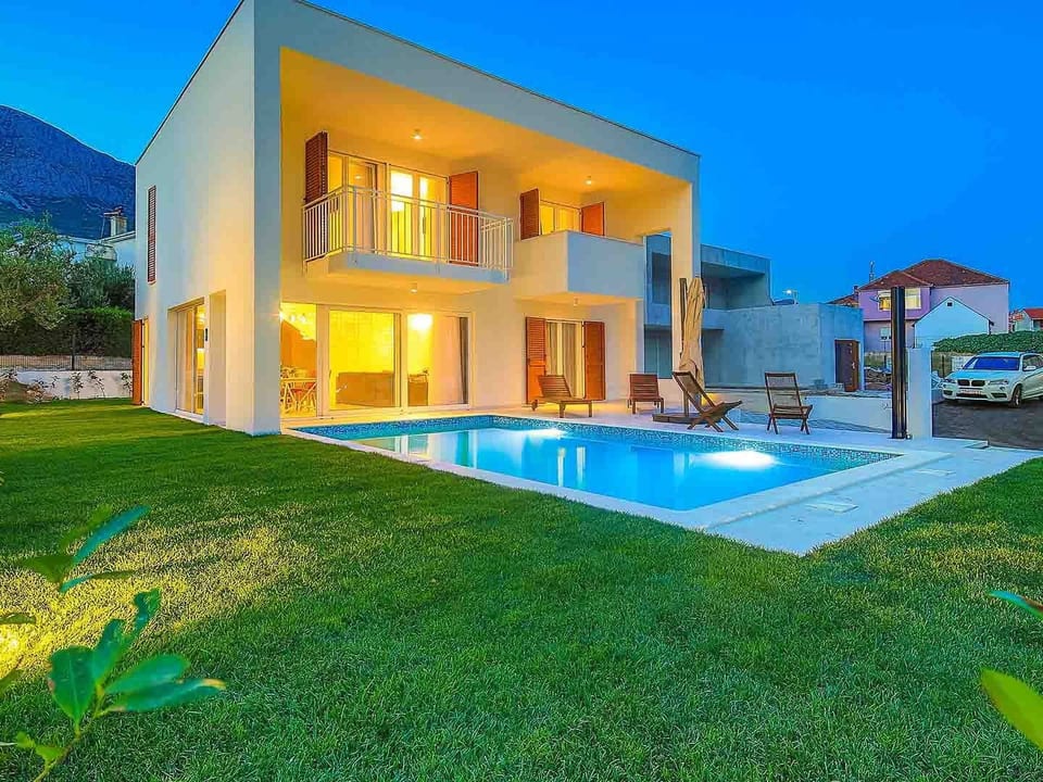 Elegant Villa Grace with Pool - Kaštel Gomilica
