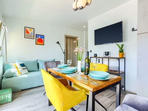 Brandneue Design-Wohnung mit großer Terrasse