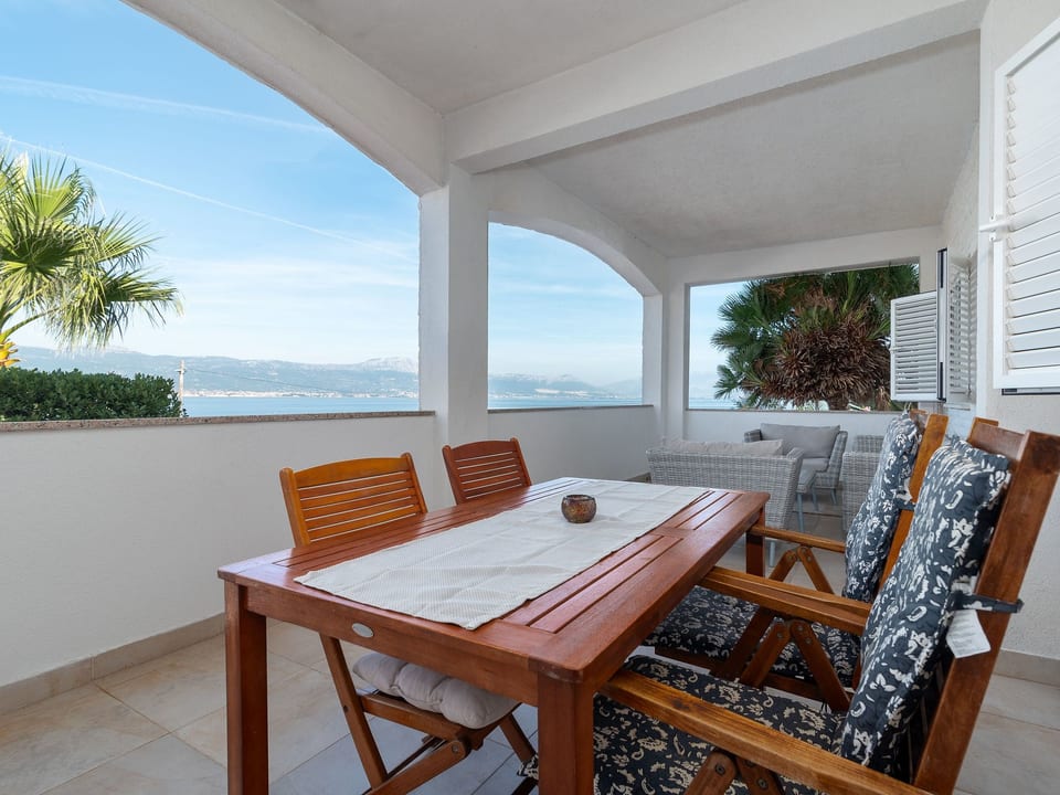 Wohnung Anita mit großem Balkon und Meerblick - Arbanija