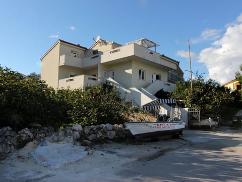 Idyllische, moderne Ferienwohnung direkt am Meer