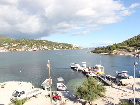 Idyllische, moderne Ferienwohnung direkt am Meer