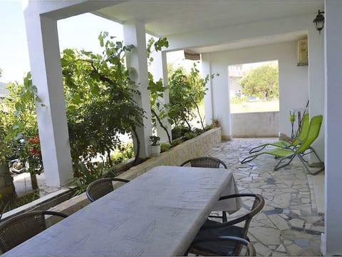 Erdgeschosswohnung, erste Reihe vom Meer